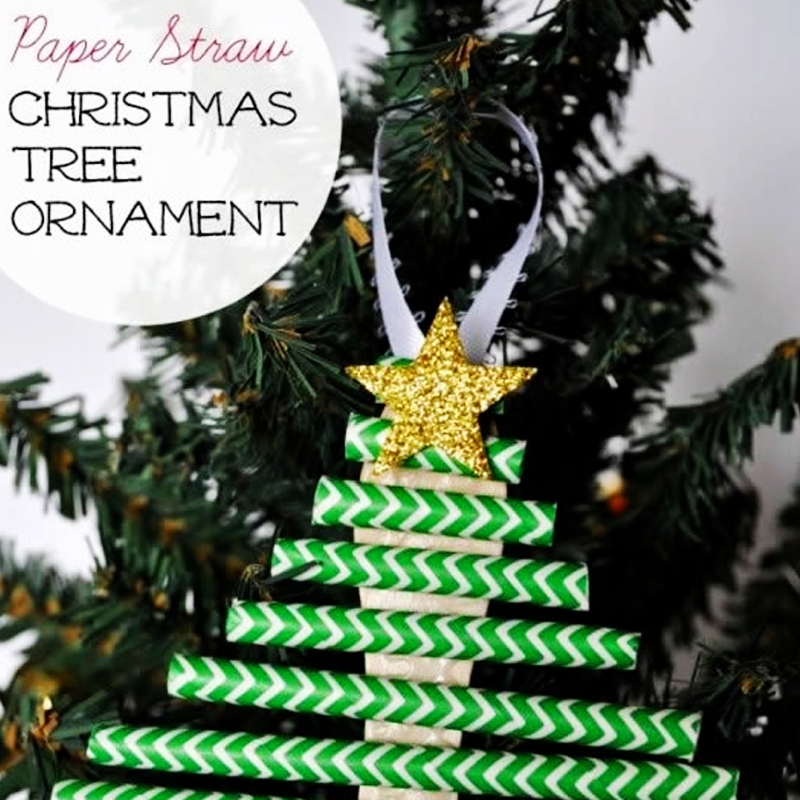 Come realizzare una storia di albero di Natale in paglia di carta fatta a mano